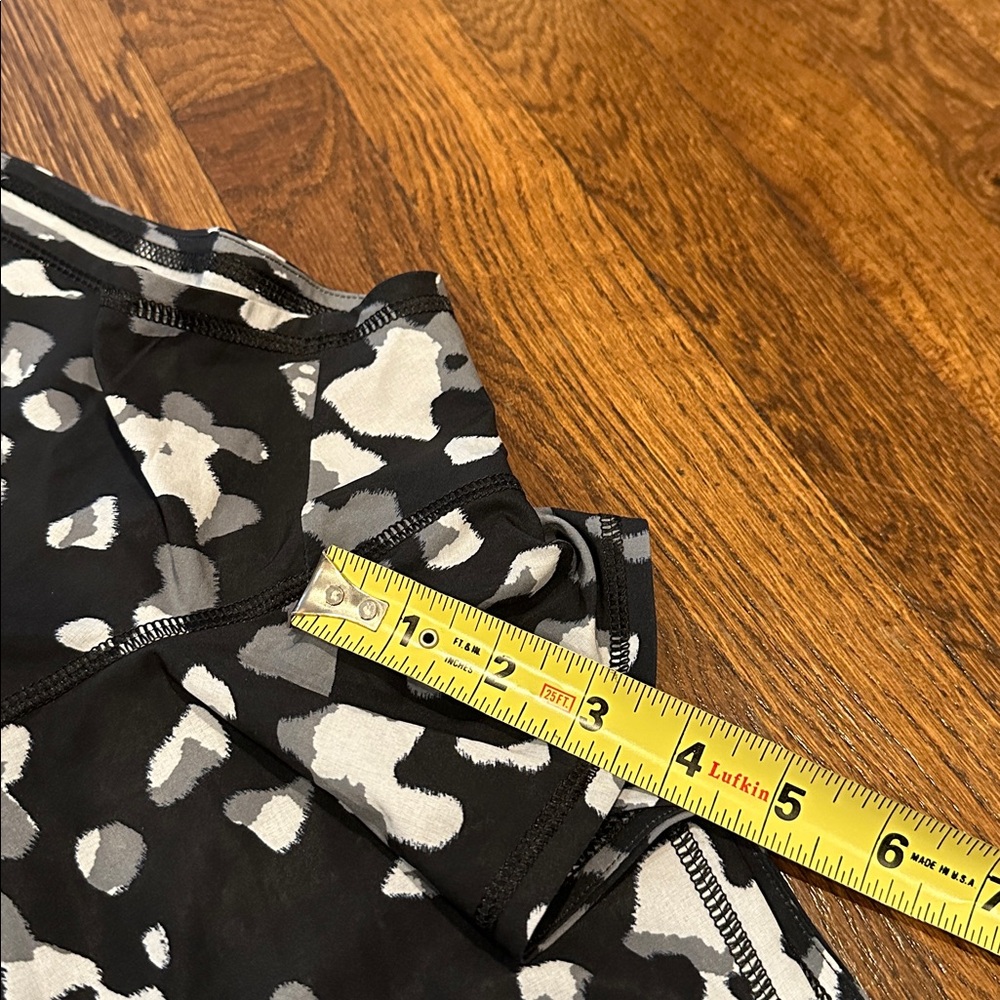 Athleta Mid Rise Run Short - Picture 8 of 9